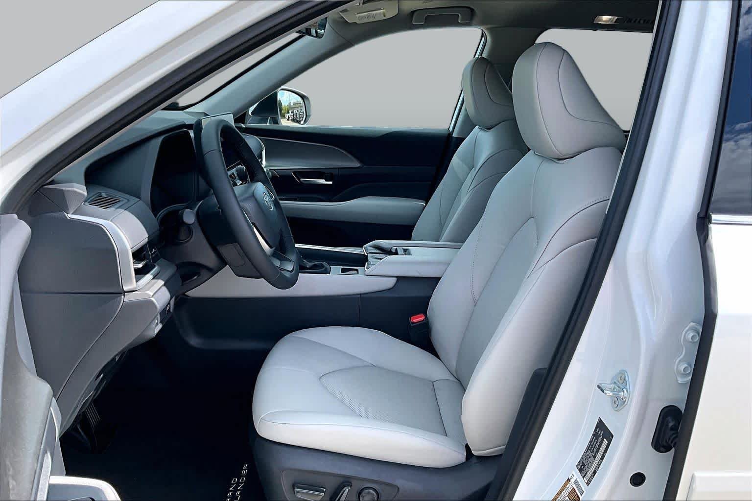 New 2026 Wind Chill Pearl Toyota XLE image 9