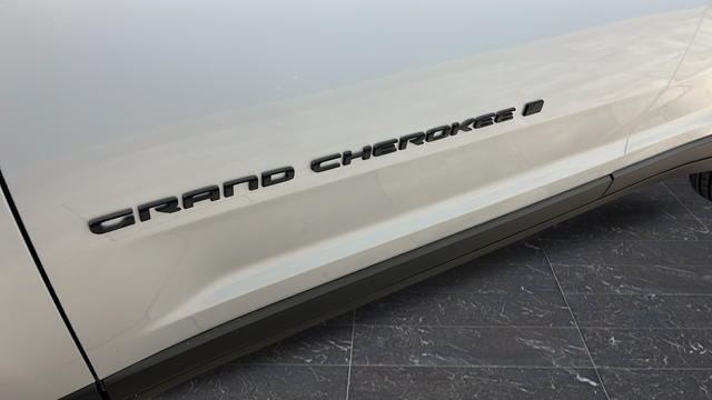 New 2026 Silver Zynith Jeep Altitude image 35