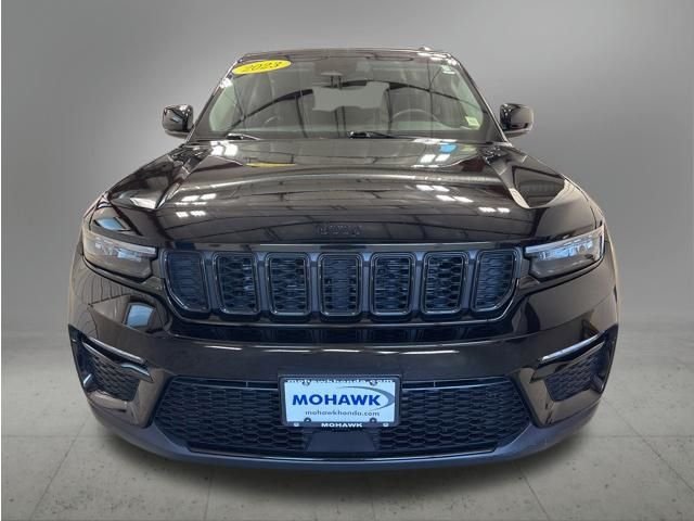 Used 2023 Diamond Black Crystal Pearlcoat Jeep Limited image 9