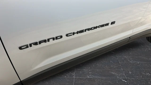 New 2026 Silver Zynith Exterior Paint Jeep Altitude image 35