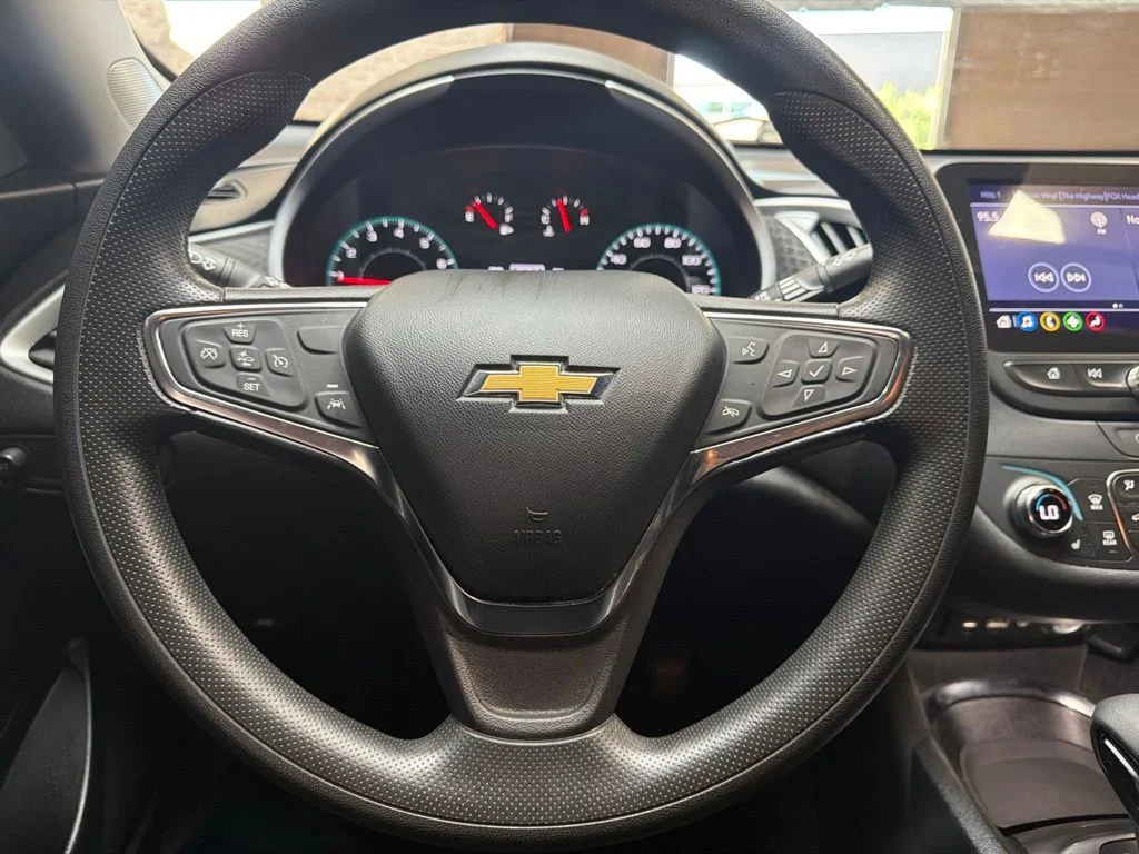 Used 2024 Summit White Chevrolet LT image 16