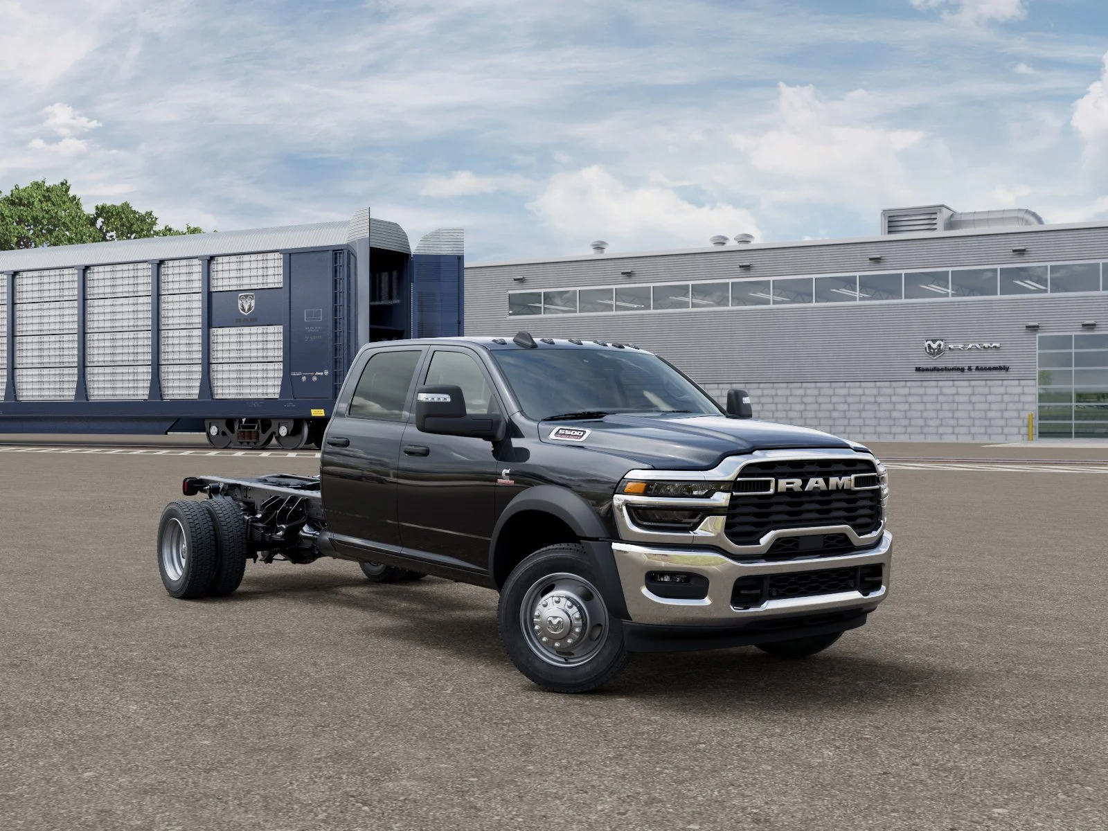 New 2026 Diamond Black Crystal Pearl-Coat Exterior Paint RAM TRADESMAN image 3
