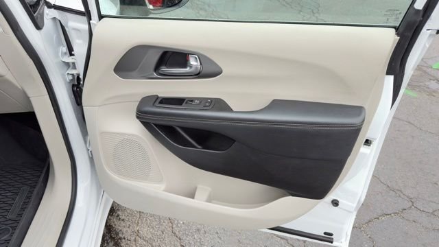Used 2023 White Chrysler Touring L image 35