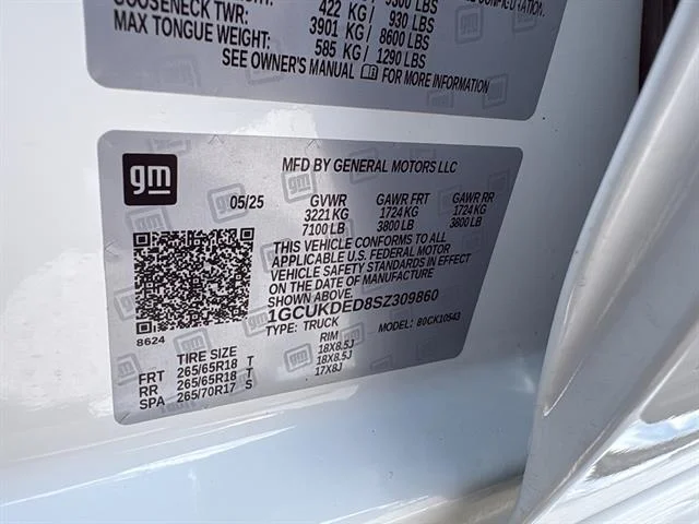 Used 2025 Summit White Chevrolet LT image 30