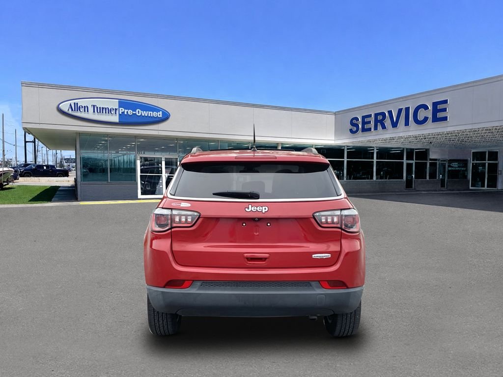 Used 2018 Redline Pearlcoat Jeep Latitude image 7
