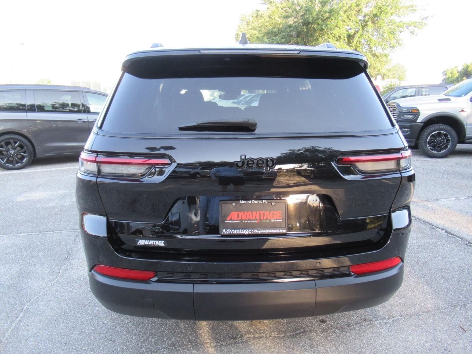Used 2023 Black Jeep Altitude X image 6