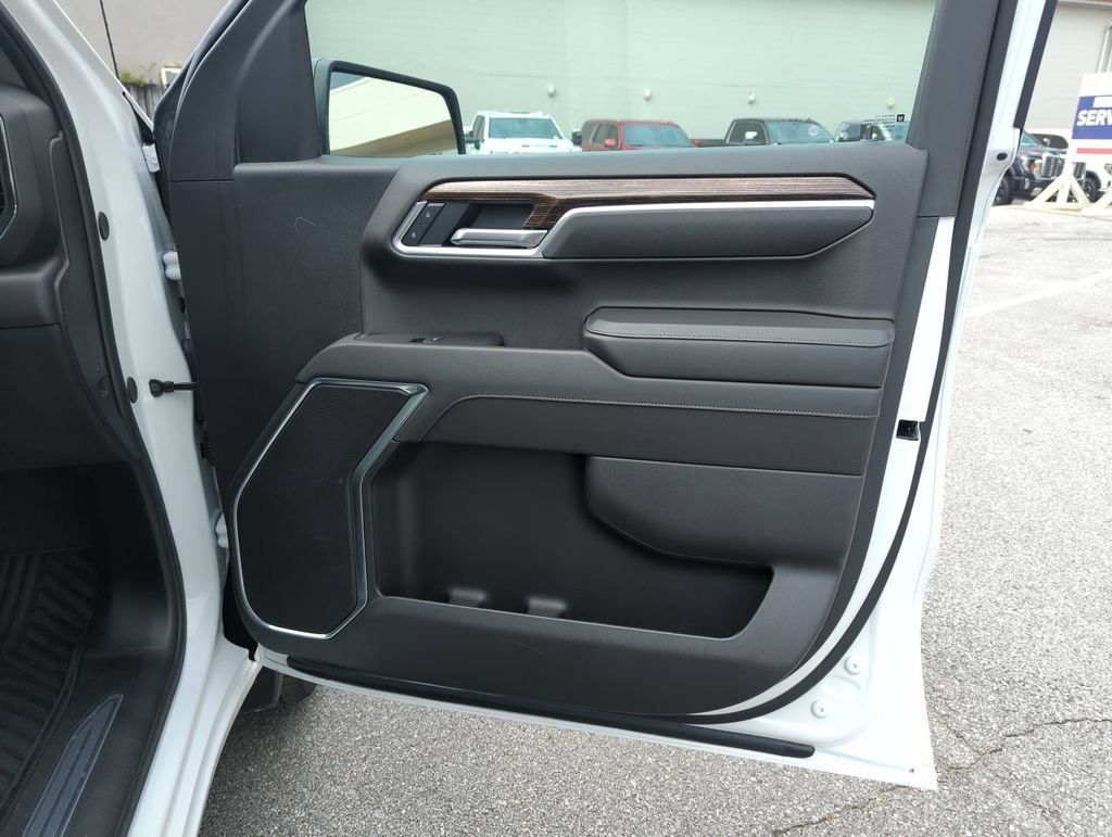 Used 2025 Summit White GMC Elevation image 30