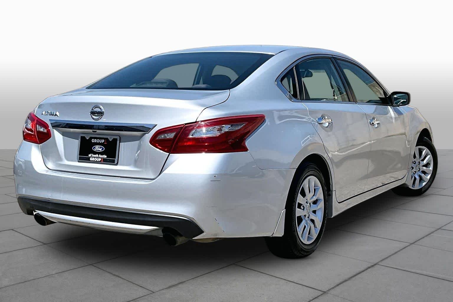 Used 2018 Brilliant Silver Nissan 2.5 S image 15