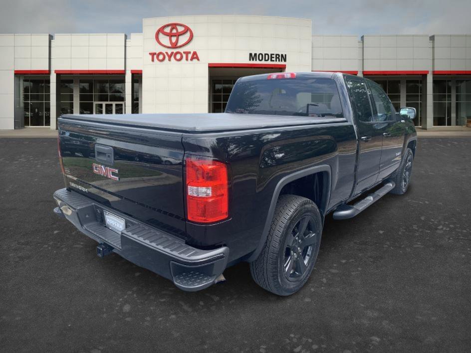 Used 2016 Onyx Black GMC Base image 6