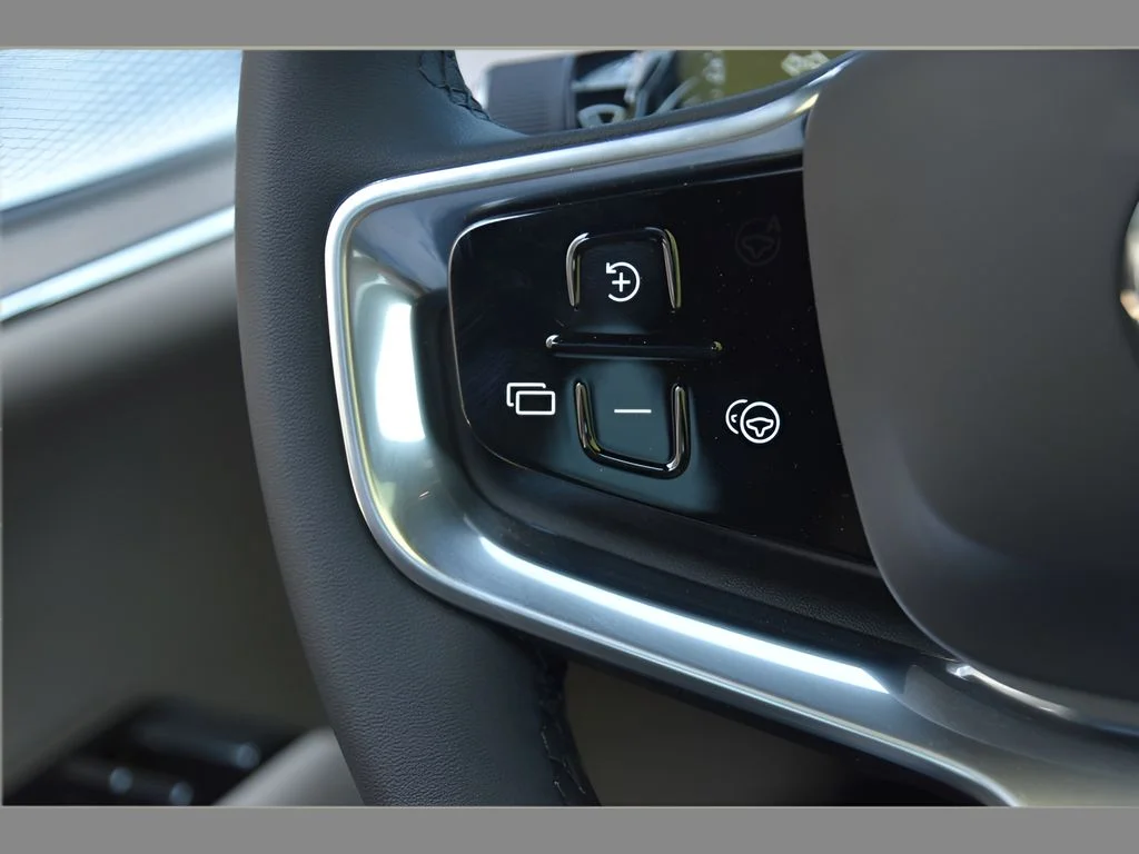 2026 Volvo EX90 Ultra - Photo 35