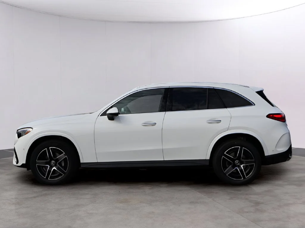 New 2027 White Mercedes-Benz GLC 300 image 4