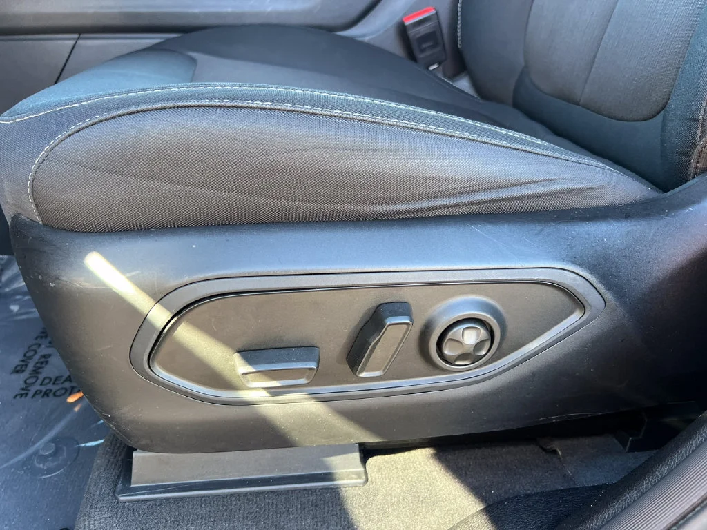 Used 2023 Black Jeep Laredo image 12