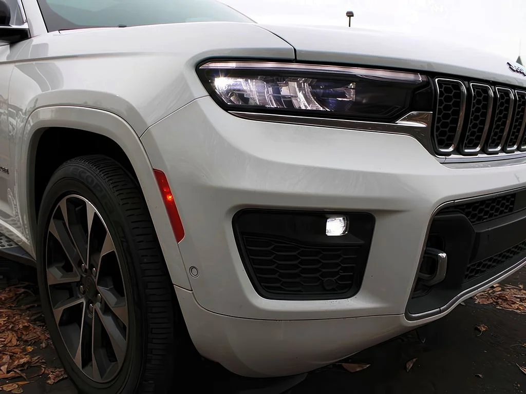 Used 2022 Bright White Clearcoat Jeep Overland image 32