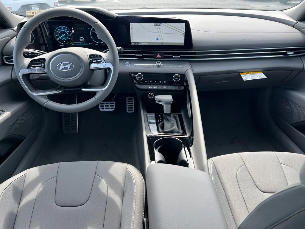 2025 Hyundai Elantra Blue - Photo 22