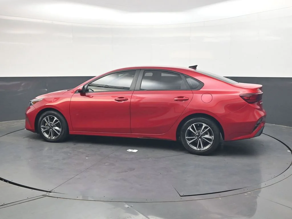 Used 2023 Red Kia LXS image 7