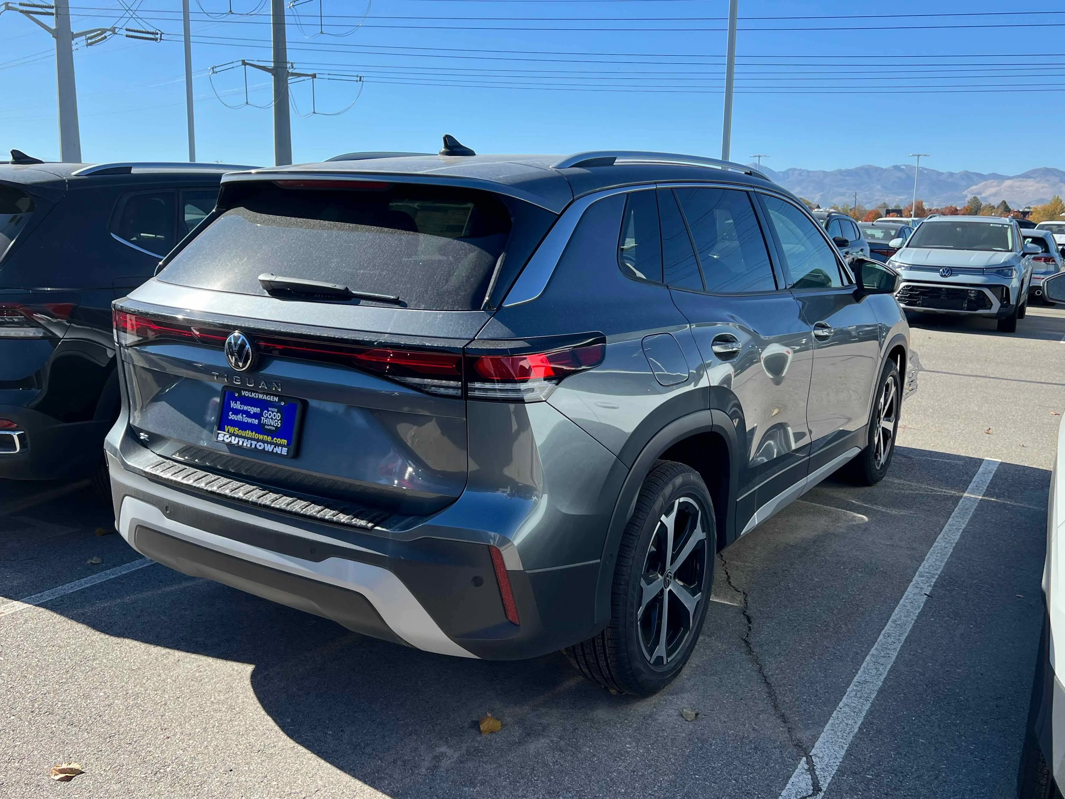 New 2025 Platinum Gray Volkswagen SE image 10