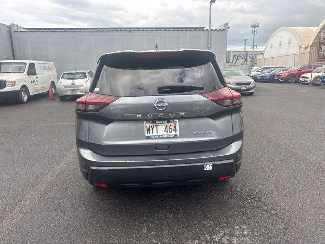 Used 2024 Gray Nissan SV image 4