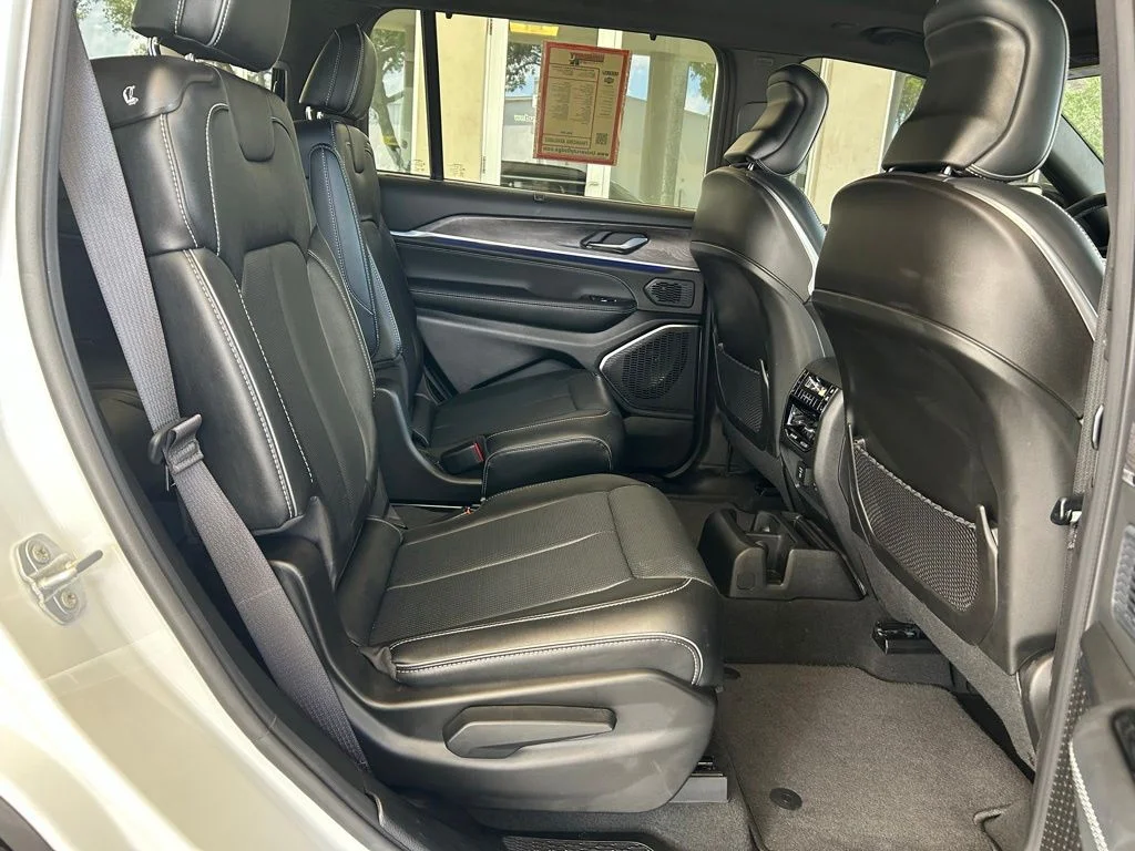 Used 2025 White Jeep Overland image 32