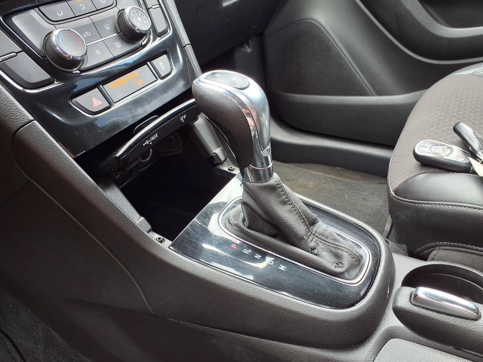 Used 2019 Ebony Twilight Metallic Buick Preferred image 10