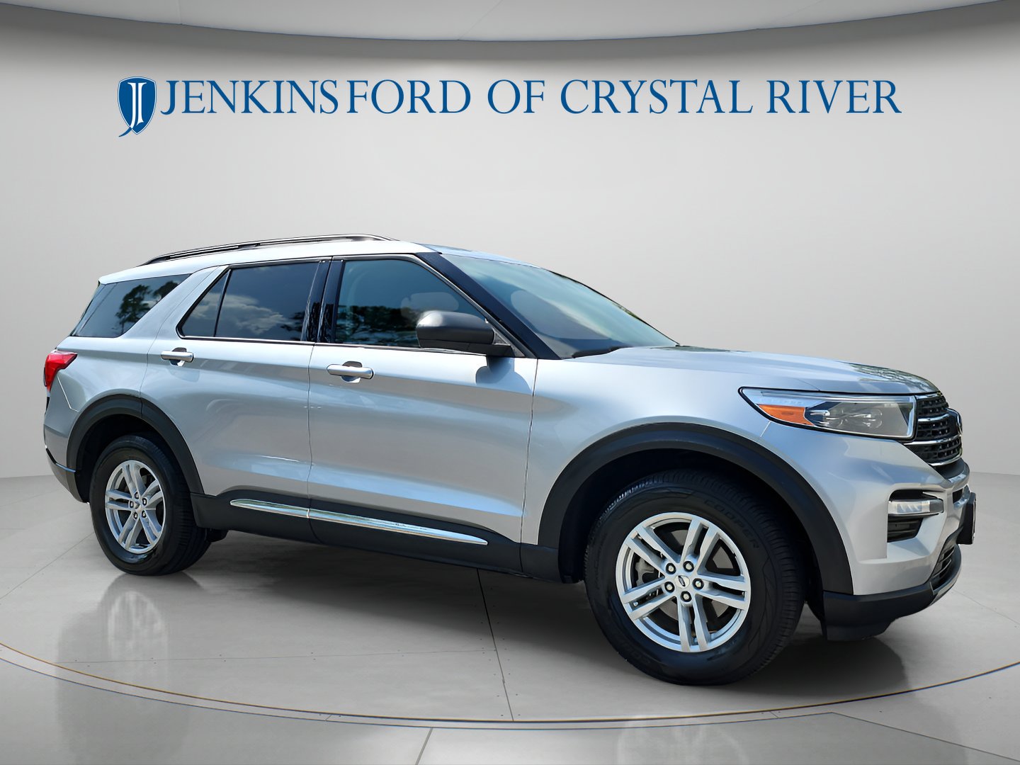 Used 2023 Iconic Silver Metallic Ford XLT image 2