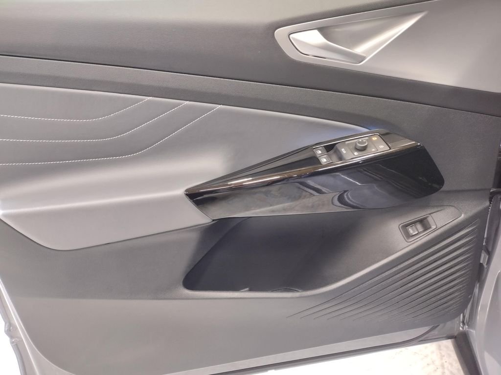 Used 2023 Black Volkswagen Pro S image 16