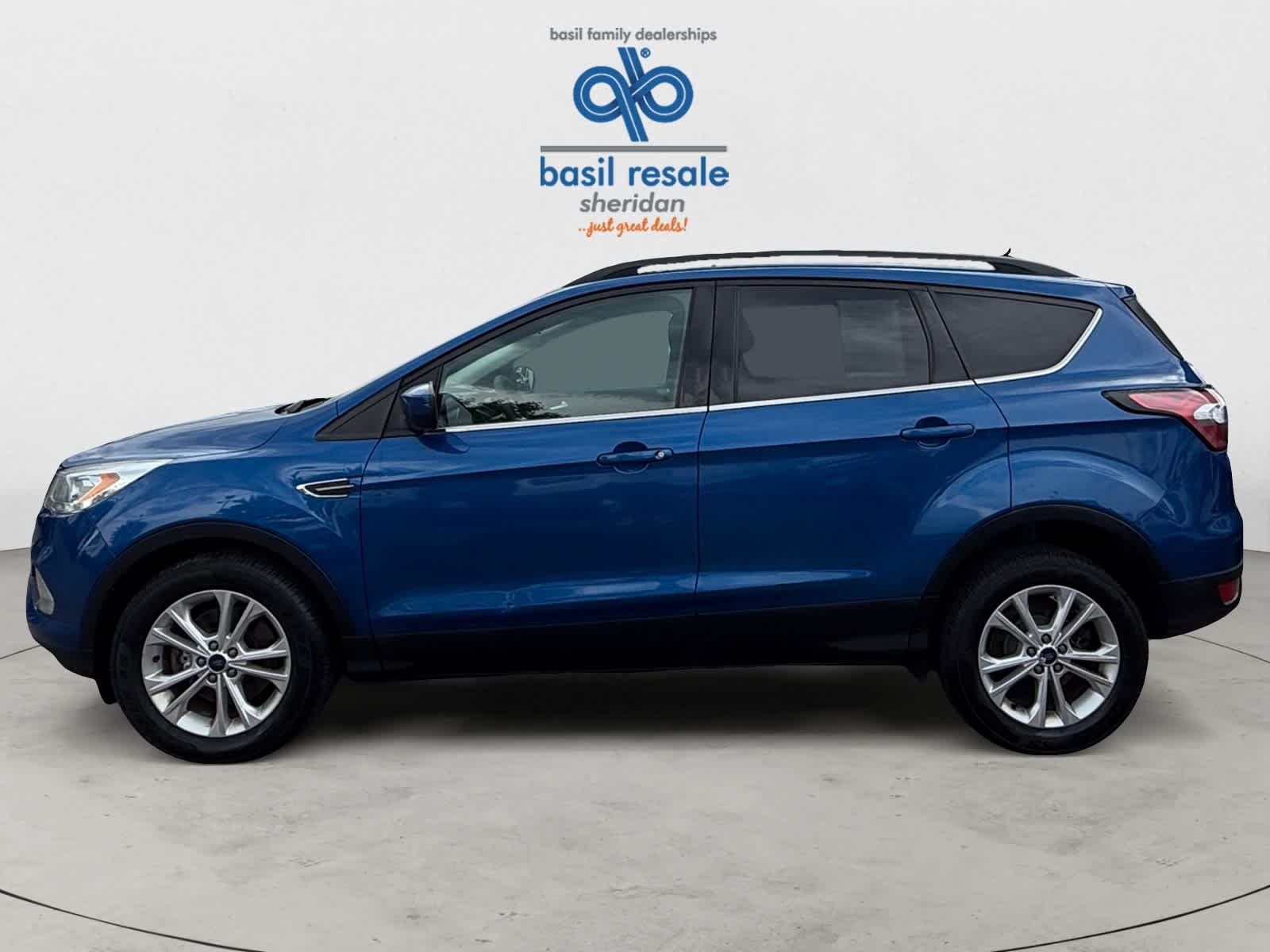 Used 2017 Lightning Blue Ford SE image 3