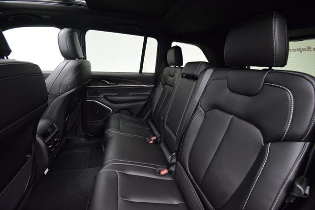 New 2026 Diamond Black Crystal Pearl-Coat Exterior Paint Jeep Limited image 38