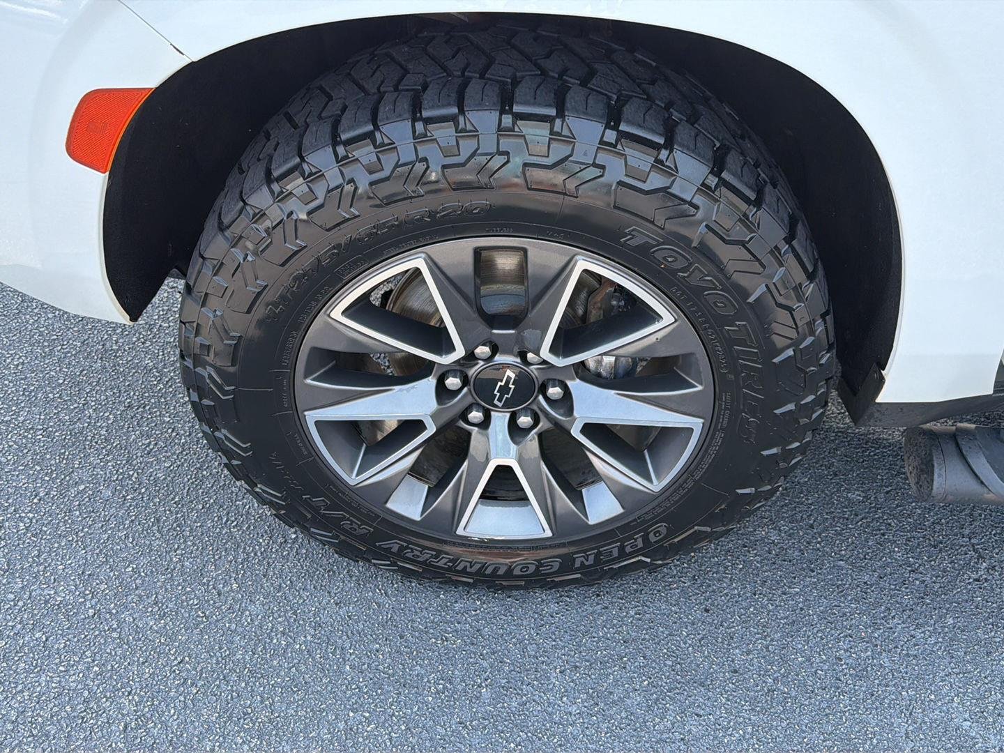 Used 2023 Summit White Chevrolet Z71 image 39