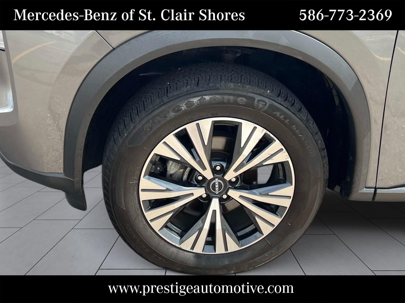 Used 2022 Gray Nissan SV image 11
