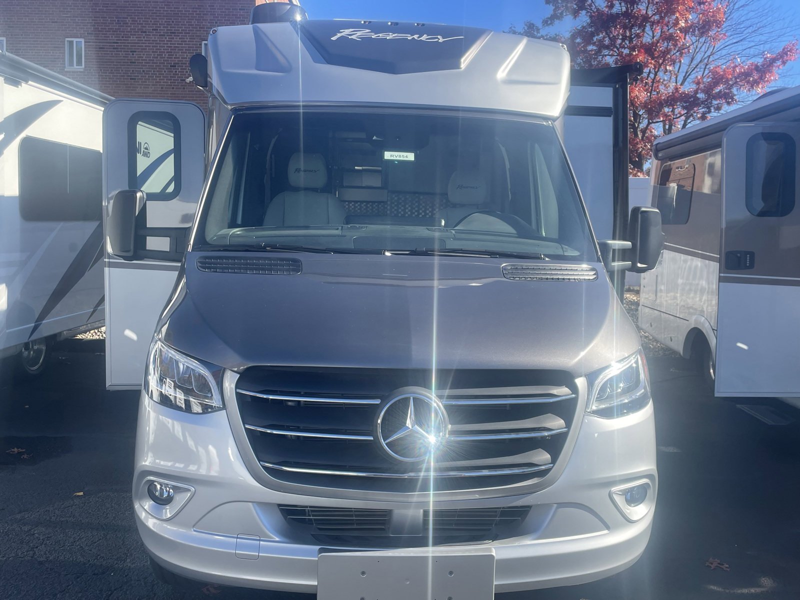 Used 2022 Silver Regency 25MB image 4