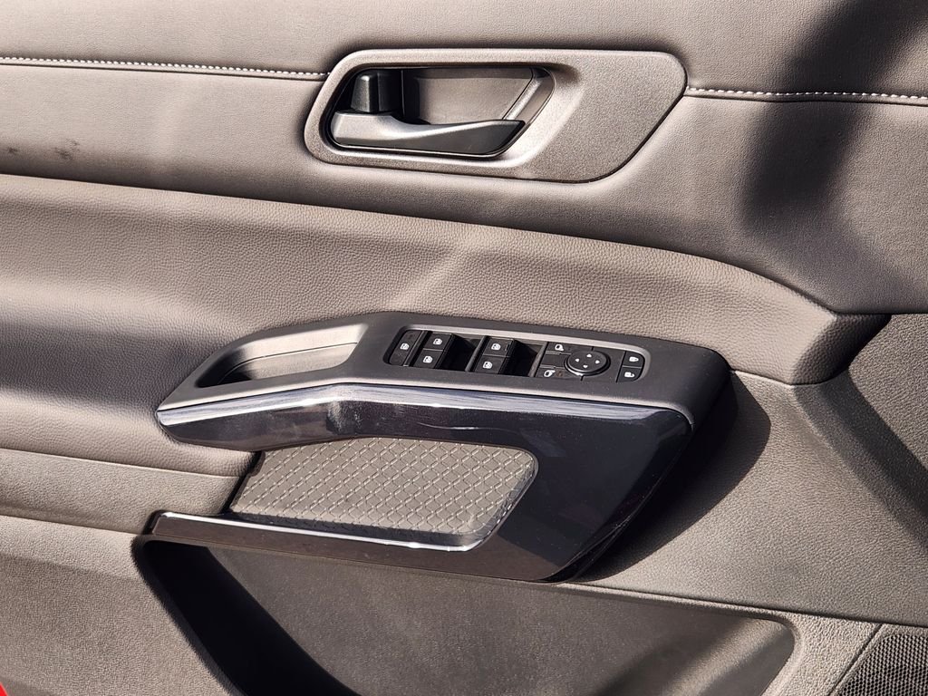 2026 Nissan Pathfinder SV - Photo 23
