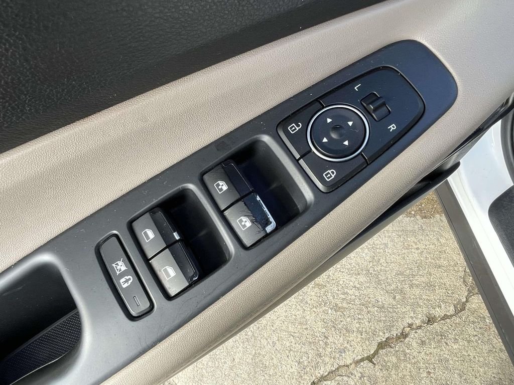 2020 Hyundai Santa Fe SEL - Photo 16