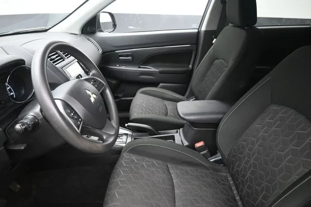 Used 2024 Silver Mitsubishi 2.0 ES image 15