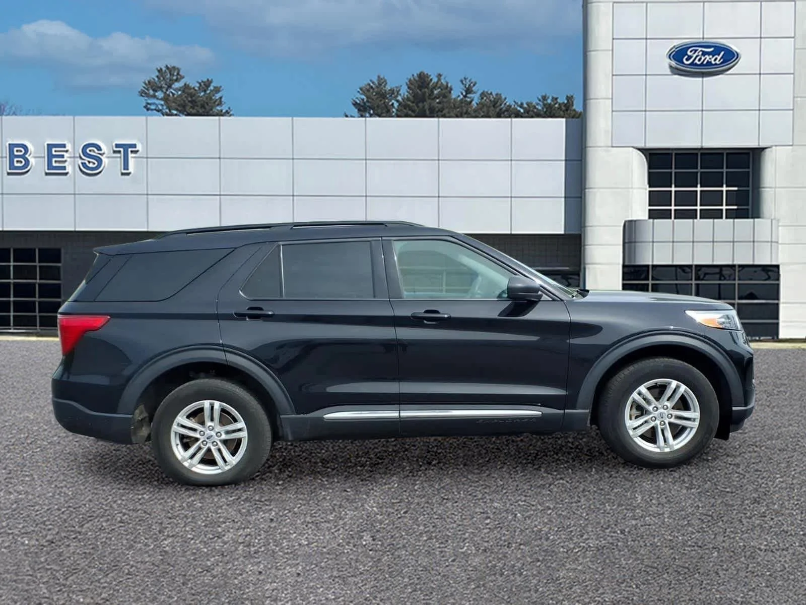 Used 2023 Agate Black Metallic Ford XLT image 3