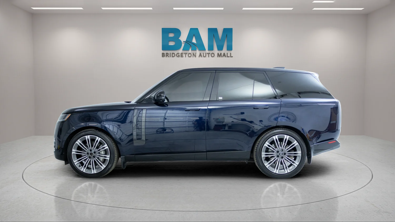 Used 2023 Blue Land Rover SE image 4