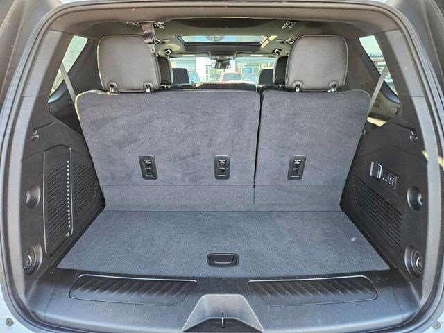 Used 2024 Summit White Chevrolet LT image 31