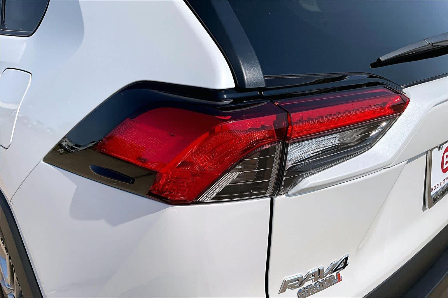 Used 2023 Wind Chill Pearl Toyota XLE Premium image 27