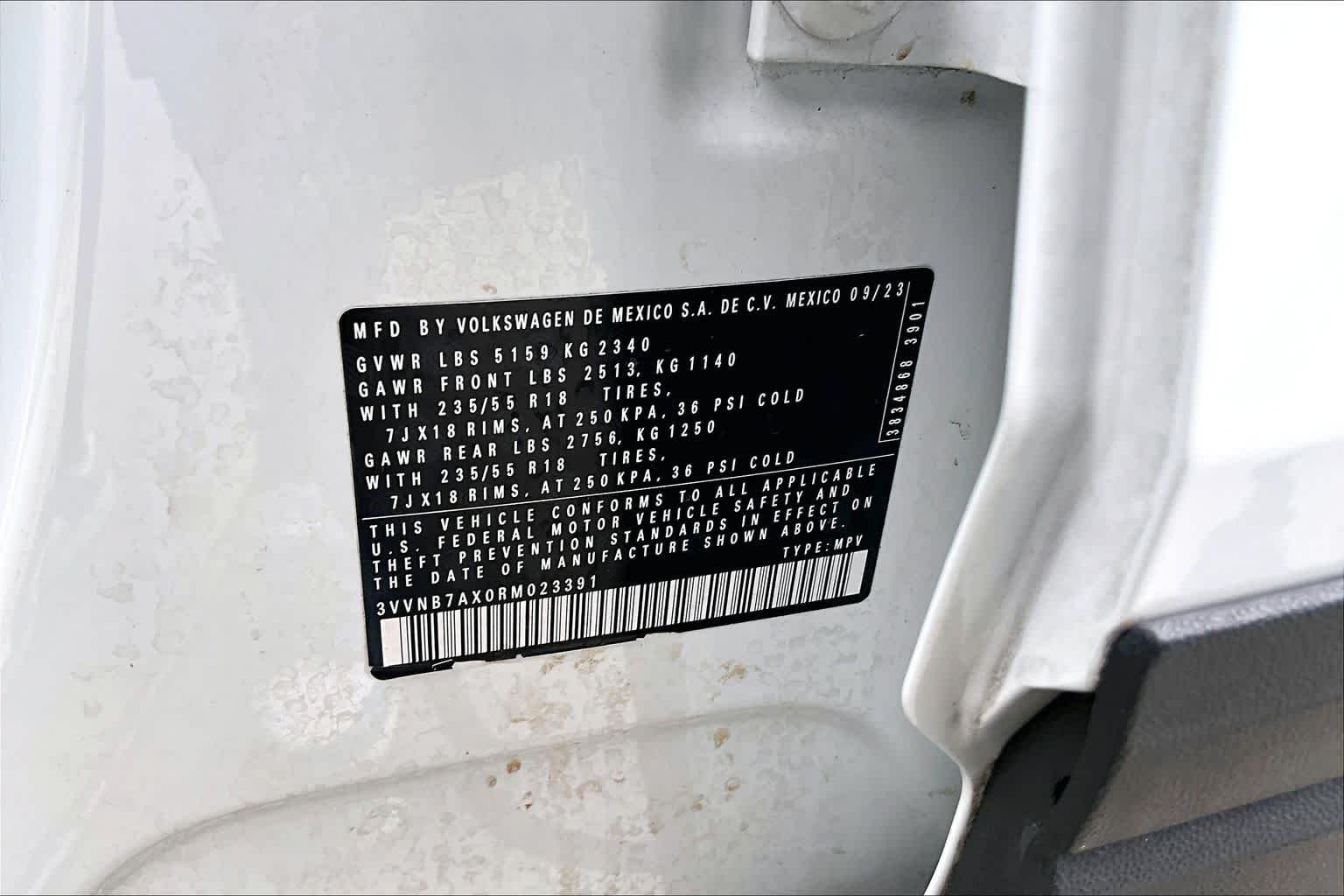 Used 2024 Pure White Volkswagen SE image 34