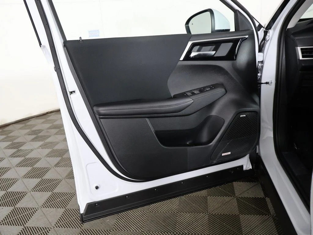 New 2026 White Mitsubishi ES image 23