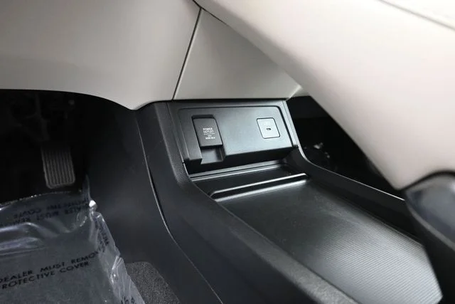 Used 2025 White Acura Technology Package image 45