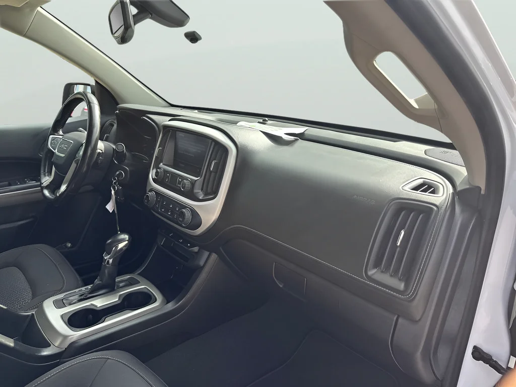 Used 2022 Summit White GMC Elevation image 42