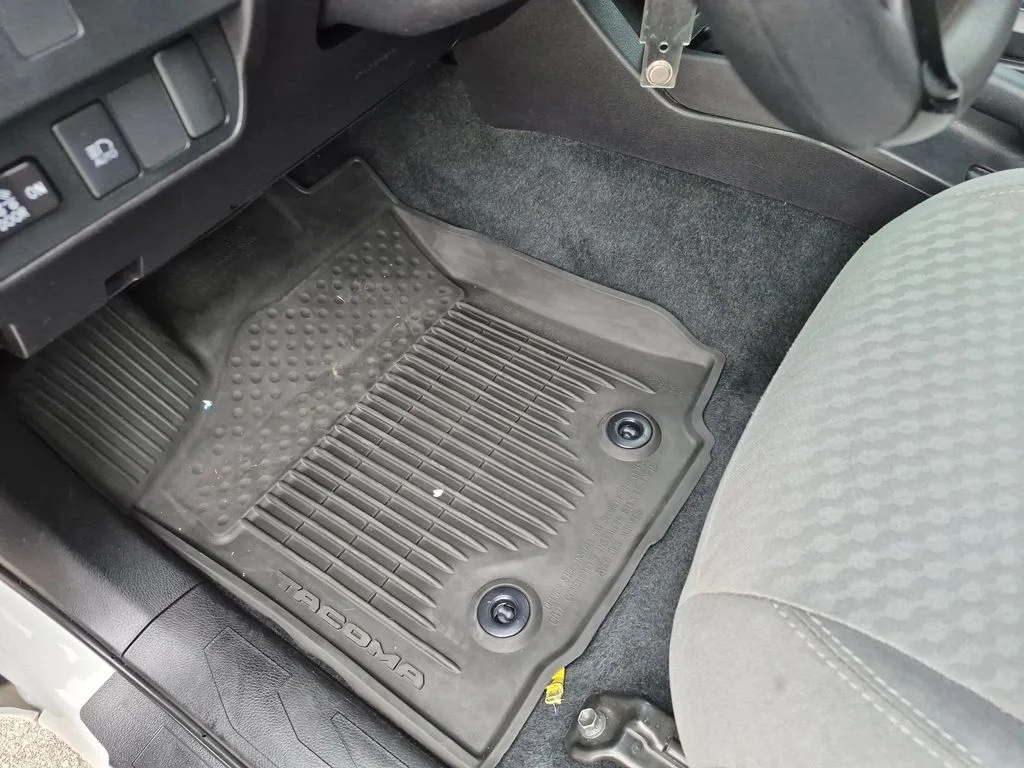Used 2023 White Toyota SR image 19