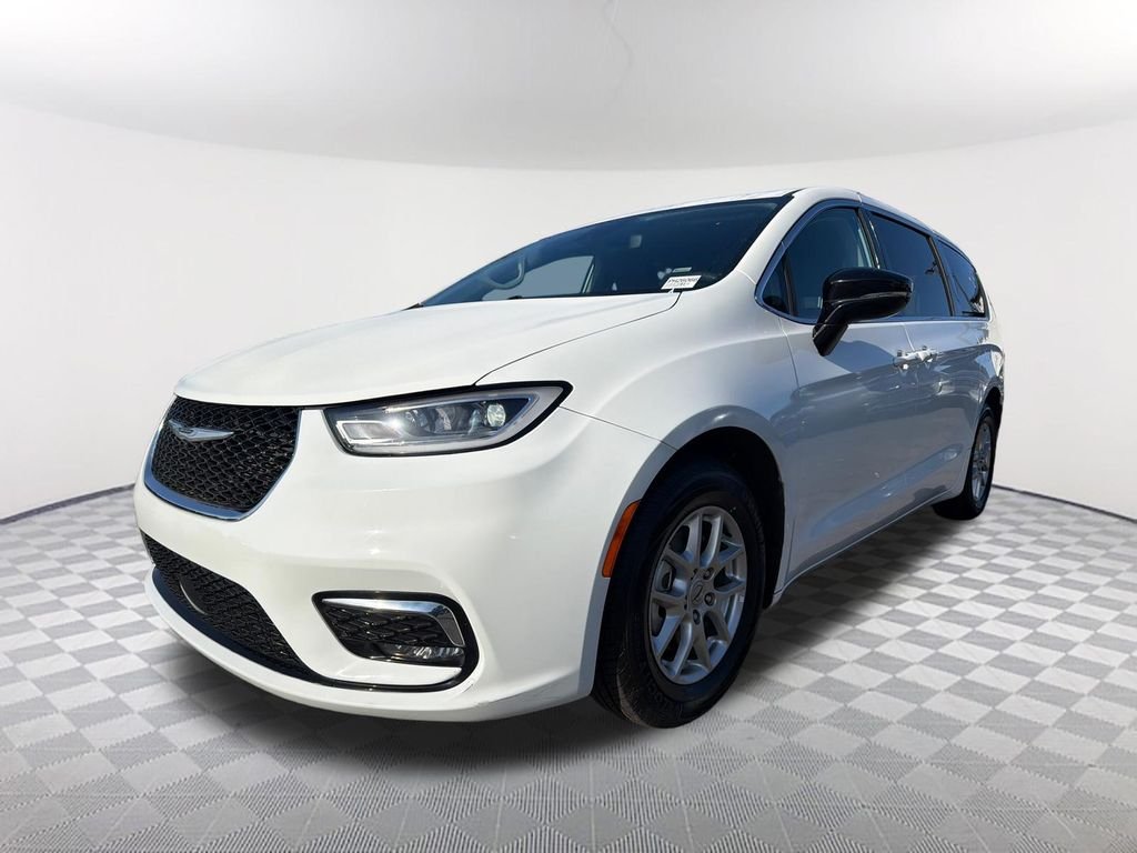 2024 Chrysler Pacifica Touring L's photo