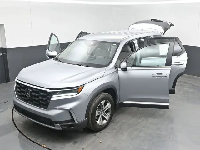 Certified Used 2023 Lunar Silver Metallic Honda 2WD EX-L 7P image 108