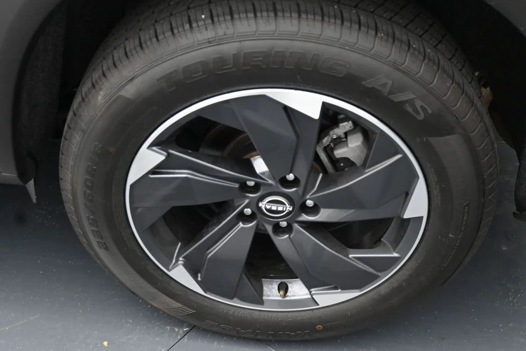 Used 2024 Gray Nissan SV image 13