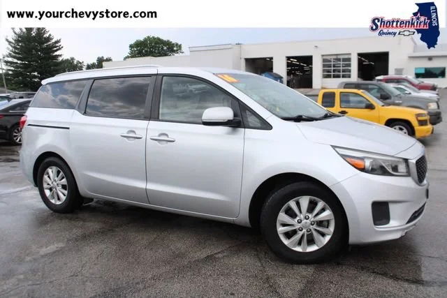 2016 Kia Sedona LX's photo