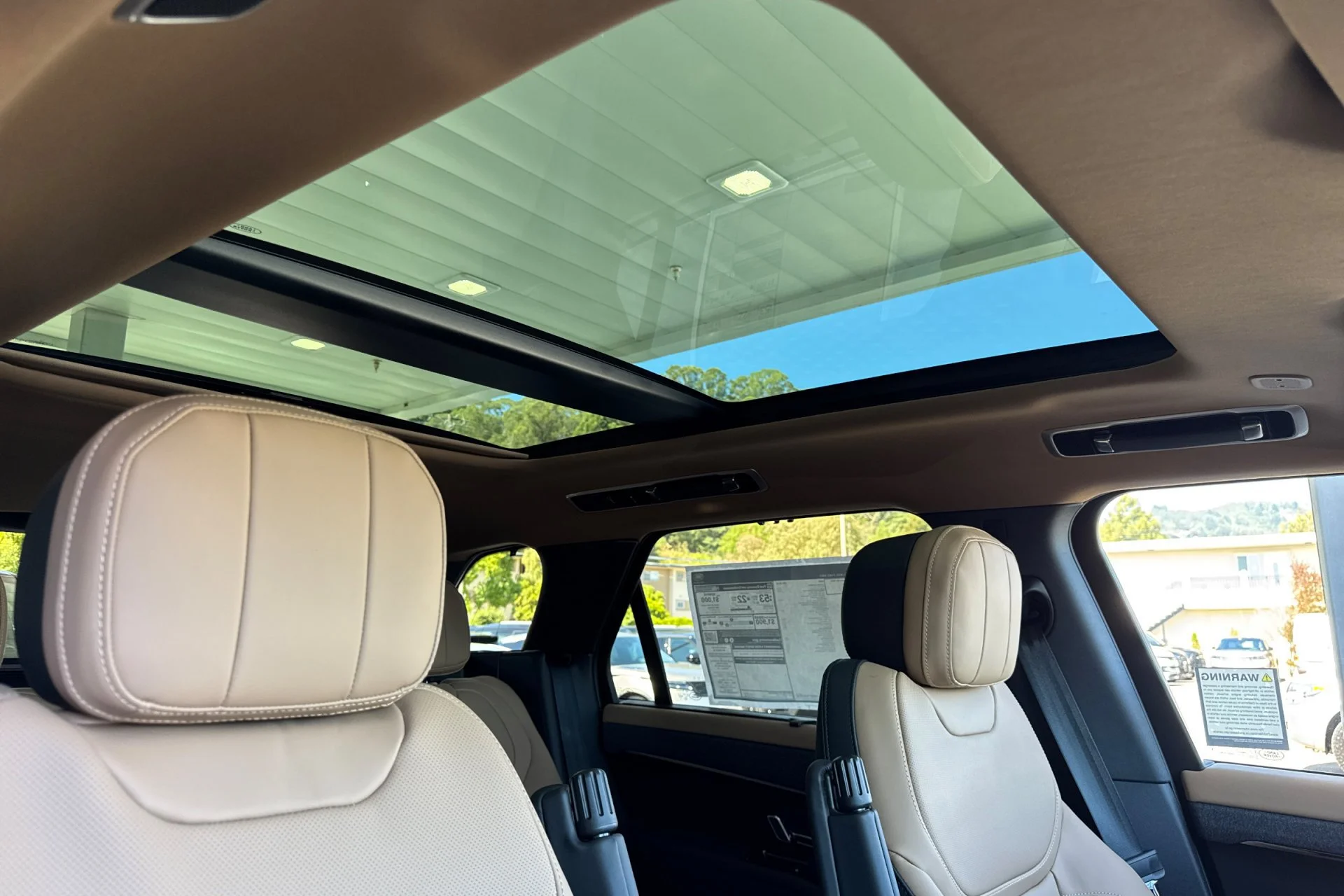 New 2026 British Racing Green Land Rover Dynamic SE image 19