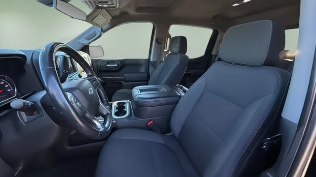 Used 2020 BLACK Chevrolet RST image 18