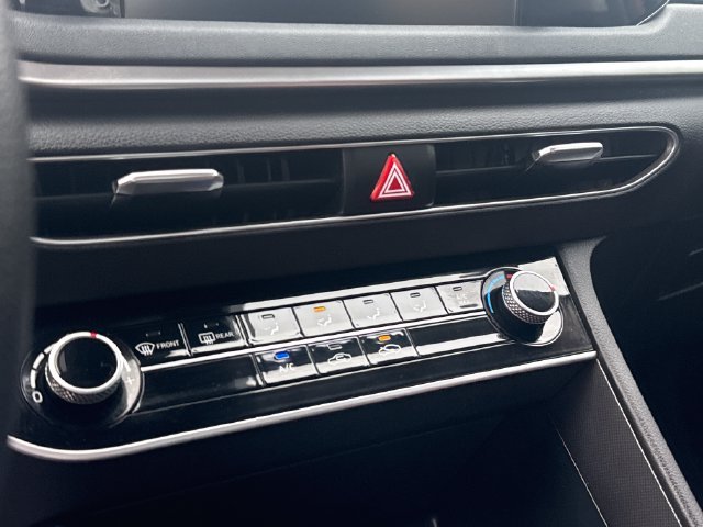 Used 2023 Red Hyundai SE image 19