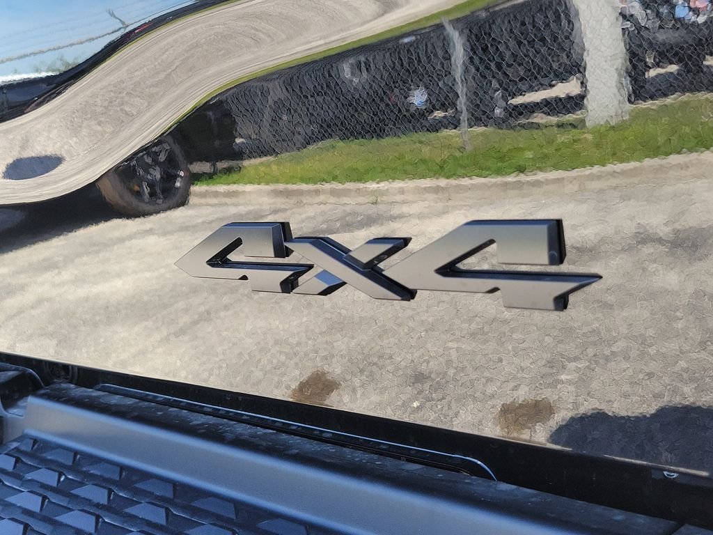 New 2026 Diamond Black Crystal Pearl-Coat Exterior Paint RAM Big Horn image 6